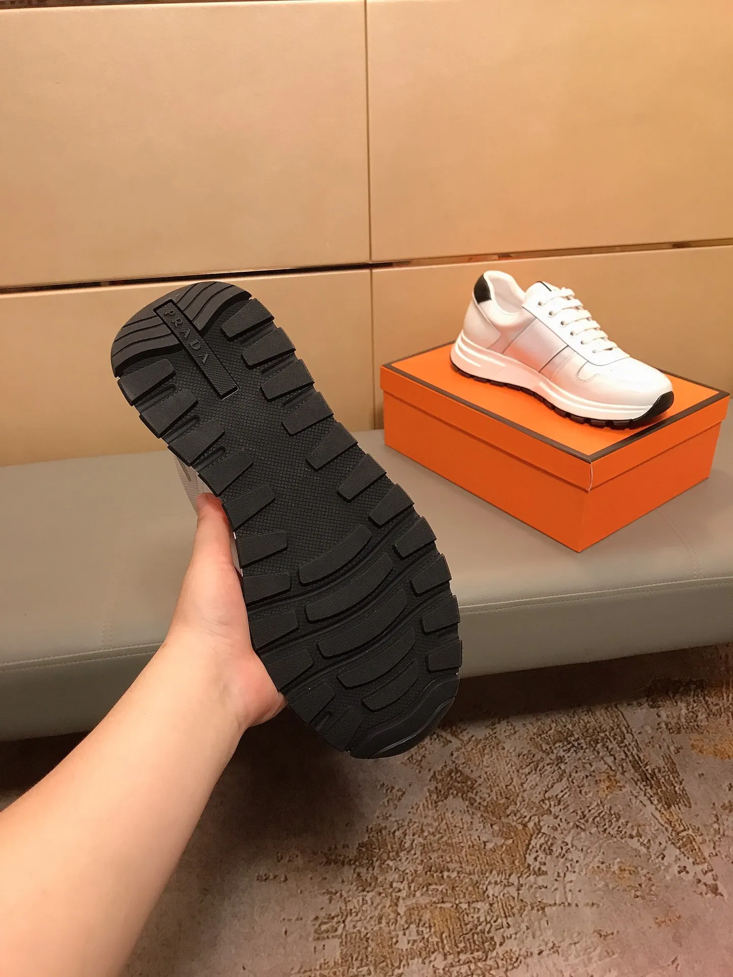 Ex-factory price 400 👟👟【PRADA】Prada's new men's fashion sports and casual shoes🇨🇳High-end boutique💯Exquisite details, uppers made of cowhide + breathable fabrics, pigskin lining🌶🌶Lightweight, wear-resistant and non-slip original outsole, comfortable to wear🎋Classic craftsmanship, fine workmanship, worth owning Code number: 38-44